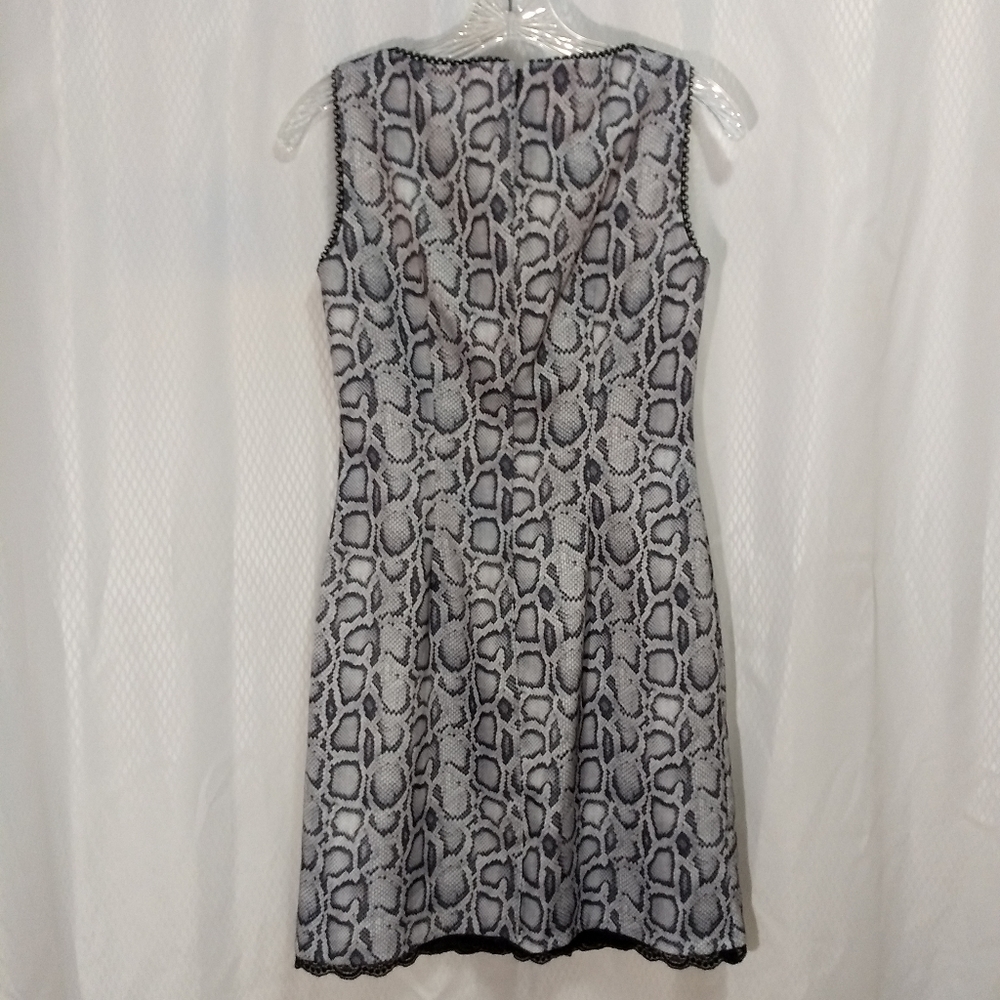 CDC Petites Sleeveless Sheath Dress, Grey/Black Reptile Print with Lace, Size 6 - Picture 7 of 10